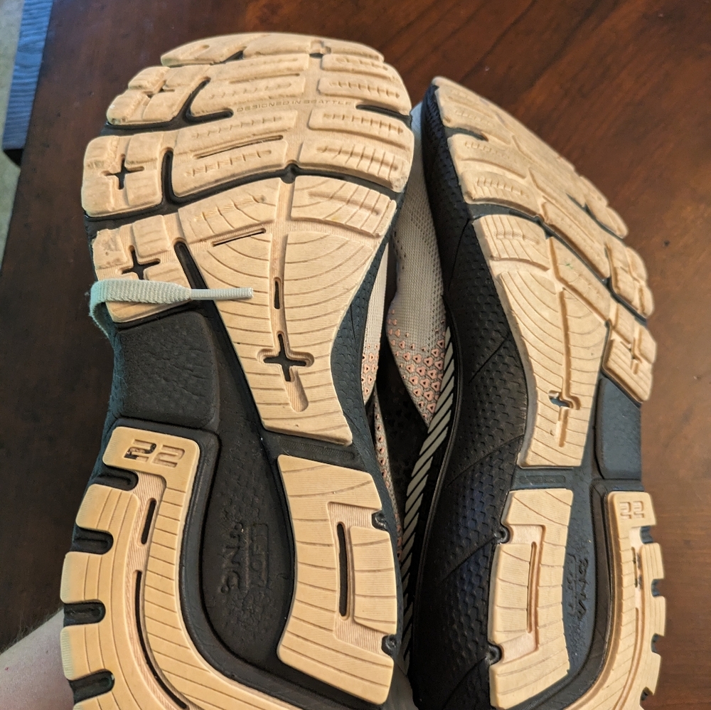 Brooks Sneakers View 6